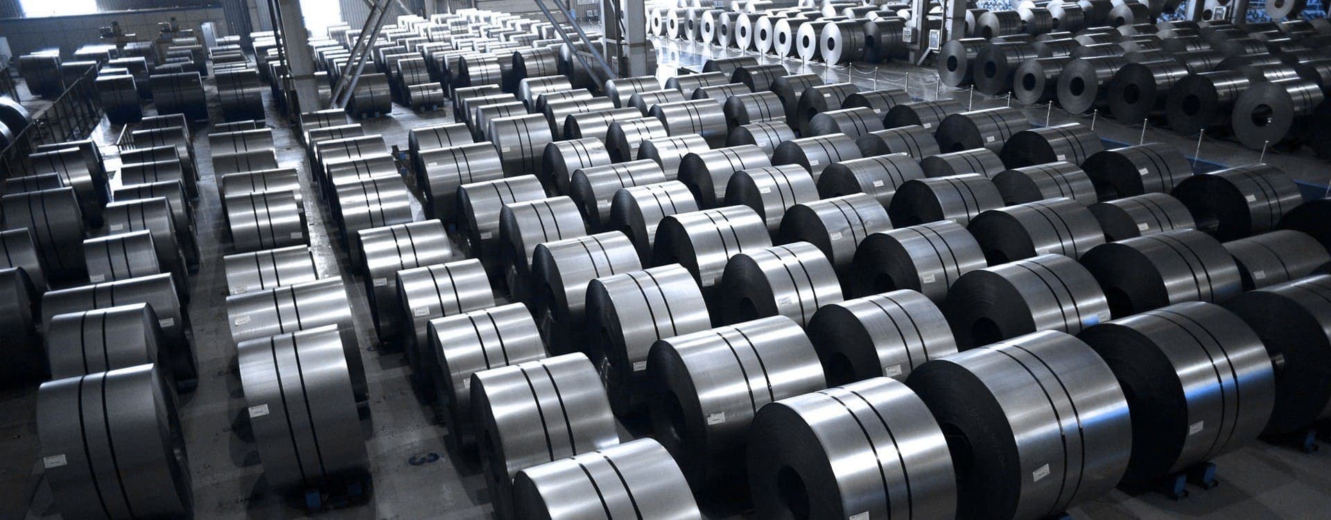 Рулоны стальных листов на складе